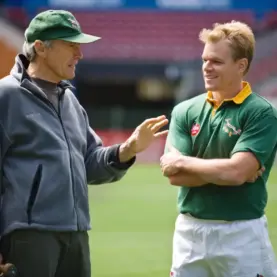 Clint Eastwood e Matt Damon no set de Invictus