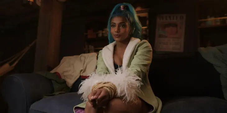 Charithra Chandran como Miss Wednesday em cena da 2ª temporada de One Piece: A Série