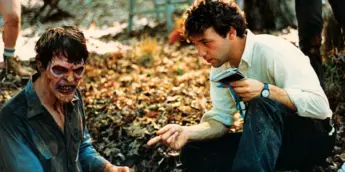 Sam Raimi no set de A Morte do Demônio