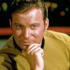 William Shatner como o jovem Capitão Kirk em Star Trek