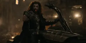 Jason Momoa como Lobo em Supergirl