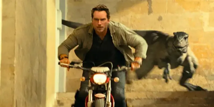 Chris Pratt como Owen em Jurassic World