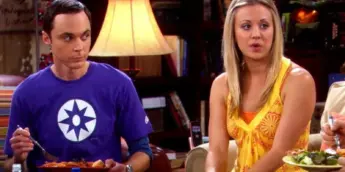 Jim Parsons e Kaley Cuoco em The Big Bang Theory