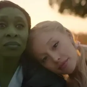 Cynthia Erivo e Ariana Grande em Wicked