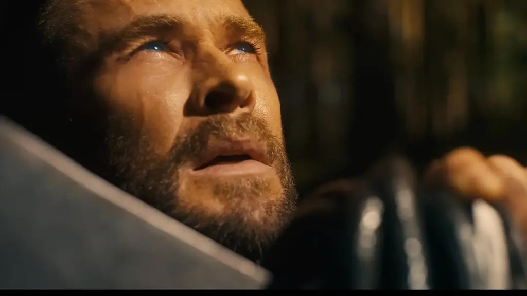 Chris Hemsworth como Thor em Vingadores: Doutor Destino
