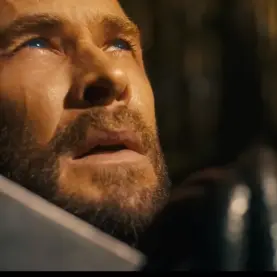 Chris Hemsworth como Thor em Vingadores: Doutor Destino