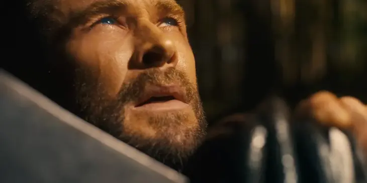 Chris Hemsworth como Thor em Vingadores: Doutor Destino