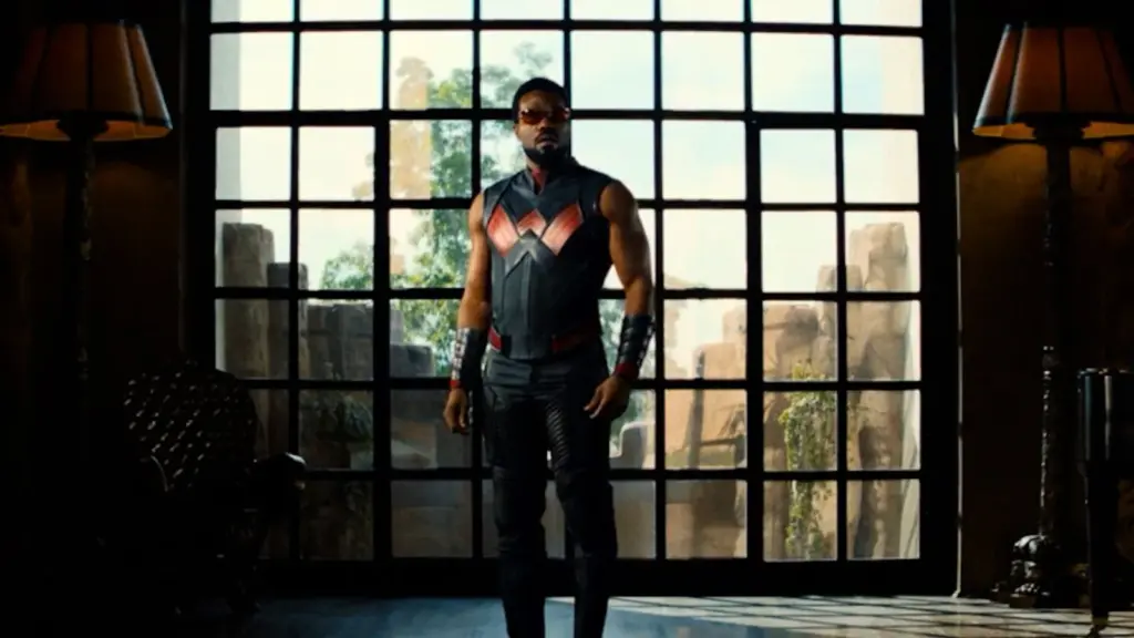 Yahya Abdul-Mateen II com traje de Magnum em série do MCU