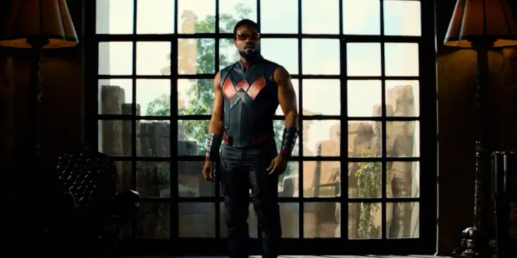 Yahya Abdul-Mateen II com traje de Magnum em série do MCU