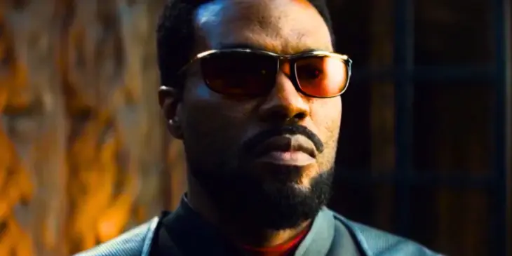 Yahya Abdul-Mateen II com visual de Magnum