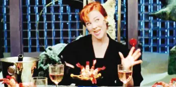 Catherine O'Hara em Os Fantasmas se Divertem, de Tim Burton