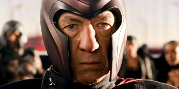 Ian McKellen como Magneto em Vingadores: Doutor Destino