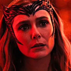 Elizabeth Olsen em cenário fictício criado pela Feiticeira Escarlate