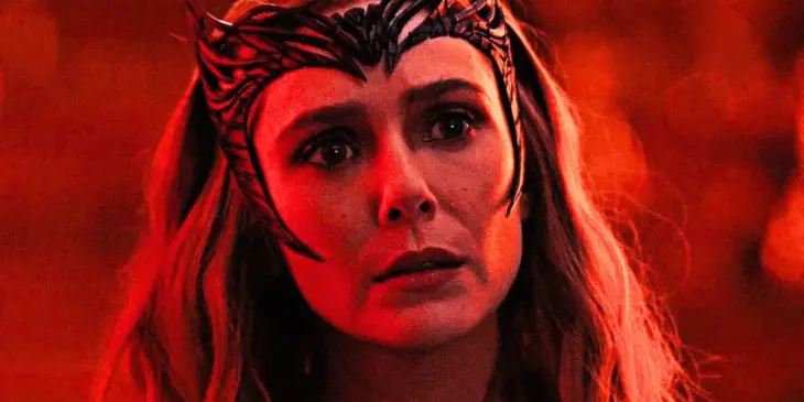 Elizabeth Olsen em cenário fictício criado pela Feiticeira Escarlate