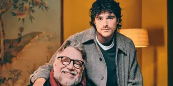 O diretor Guillermo del Toro e o ator Jacob Elordi