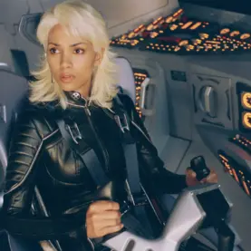 Halle Berry como a Tempestade em X-Men
