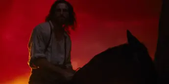 Jacob Elordi em O Morro dos Ventos Uivantes