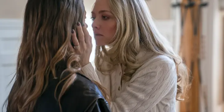 Amanda Seyfried e Sydney Sweeney em A Empregada