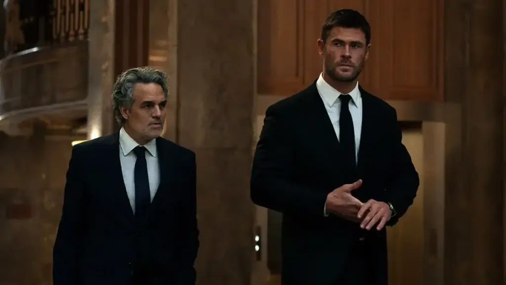 Mark Ruffalo e Chris Hemsworth em Caminhos do Crime
