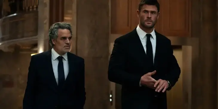 Mark Ruffalo e Chris Hemsworth em Caminhos do Crime
