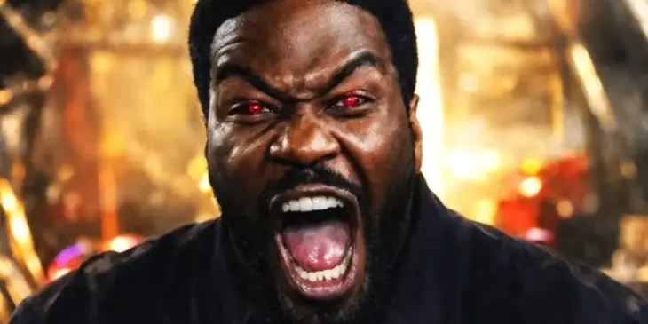 Yahya Abdul Mateen II em momento intenso na série Magnum
