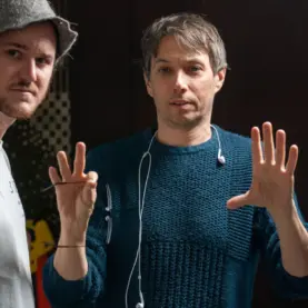 O diretor Sean Baker no set de um de seus filmes