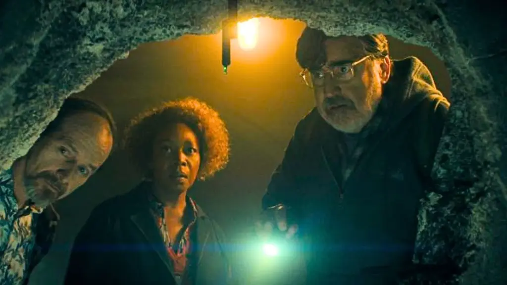 Alfred Molina em The Boroughs, da Netflix