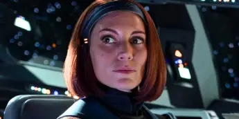 Katee Sackhoff atuando como Bo-Katan na saga Star Wars
