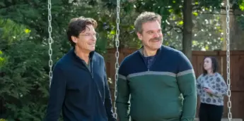 Jason Bateman e David Harbour em DTF St. Louis