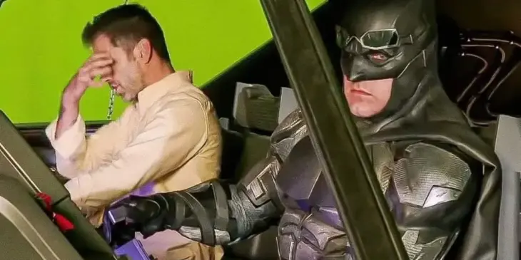 O diretor Zack Snyder e Ben Affleck como Batman em bastidores
