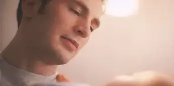 Chris Evans como Steve Rogers em Vingadores: Doutor Destino