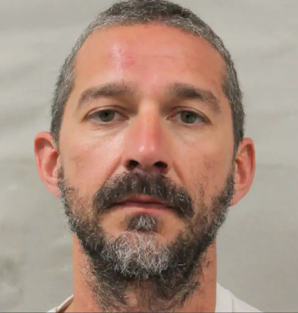 Foto de Shia LaBeouf na cadeia