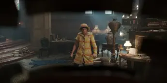 Luffy (Iñaki Godoy) observado por Wapol (Rob Colletti) em cena da 2ª temporada de One Piece: A Série