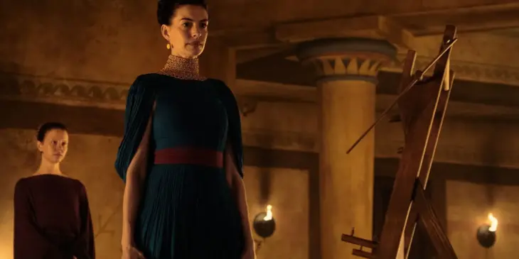 Anne Hathaway e Mia Goth em A Odisseia, de Christopher Nolan