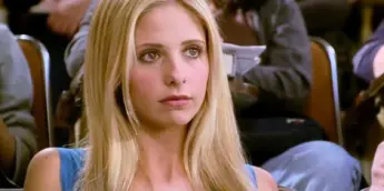 Sarah Michelle Gellar com visual de Buffy