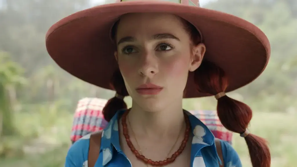 Sophia Anne Caruso como Miss Goldenweek em One Piece: A Série