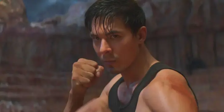 Lewis Tan como Cole Young em Mortal Kombat