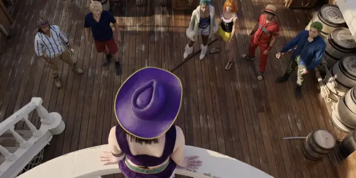 Miss All-Sunday diante de Miss Wednesday e dos Chapéus de Palha em cena da 2ª temporada de One Piece: A Série