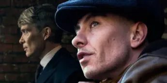 Cillian Murphy e Barry Keoghan em Peaky Blinders