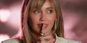 Miley Cyrus no aniversário de 20 anos de Hannah Montana