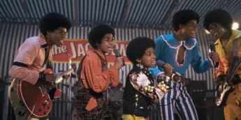 A banda Jackson 5 na cinebiografia Michael