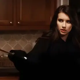 Jill de Emma Roberts como Ghostface em Pânico