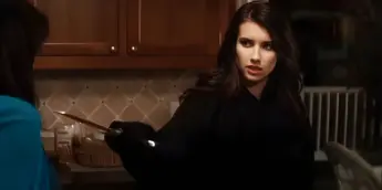 Jill de Emma Roberts como Ghostface em Pânico