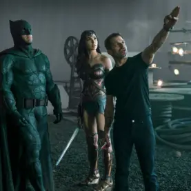 Zack Snyder, Ben Affleck e Gal Gadot nos bastidores de Liga da Justiça