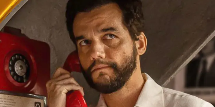 Wagner Moura interpretando Marcelo em O Agente Secreto