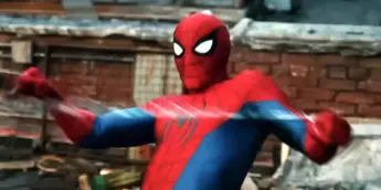 Homem-Aranha usando teia em trailer de Um Novo Dia