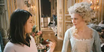 Sofia Coppola e Kirsten Dunst nos bastidores de uma de suas parcerias