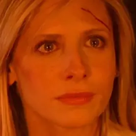 Sarah Michelle Gellar em cena emocional de Buffy