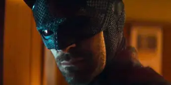Charlie Cox com novo traje de Demolidor em série do MCU