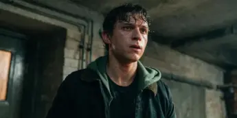Tom Holland como Peter Parker em Homem-Aranha: Um Novo Dia